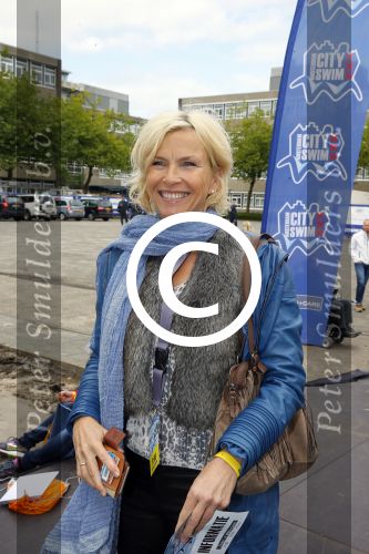Amsterdam 6 september 2015
ALS Amsterdam City Swim in de grachten van Amsterdam met veel bekende nederlanders.
Anita Witzier