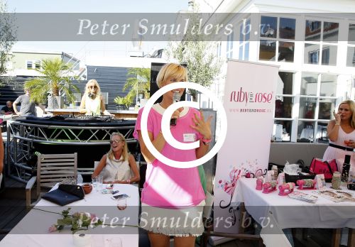 Loosdrecht 29 augustus 2015
Aftrap Ruby & Rose sms actie op de berjaardag van Anouk Smulders bij Najade in Loosdrecht.