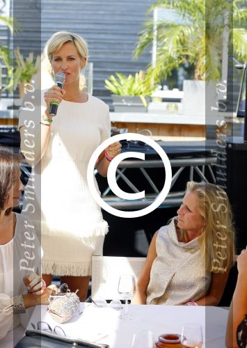 Loosdrecht 29 augustus 2015
Aftrap Ruby & Rose sms actie op de berjaardag van Anouk Smulders bij Najade in Loosdrecht.