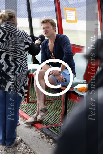 Amsterdam 6 september 2015
ALS Amsterdam City Swim in de grachten van Amsterdam met veel bekende nederlanders.
Beau v Erven Dorens wordt bij finish opgewacht door zijn vrouw Selly en hun 4 zoons