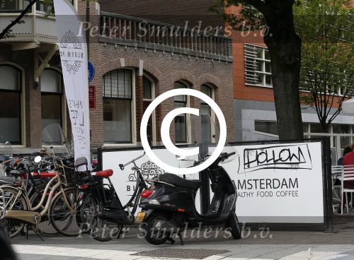 Amsterdam 1 september 2015
Gordon reikt cheque uit aan diabetes fonds in zijn nieuwe zaak blushing in Amsterdam.