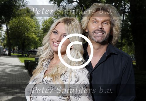 Amsterdam 1 september 2015
Bobbi Eden bij perspresentatie Lulverhalen. Haar vriend Mark Laurenz is er ook bij
