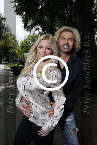Amsterdam 1 september 2015
Bobbi Eden bij perspresentatie Lulverhalen. Haar vriend Mark Laurenz is er ook bij