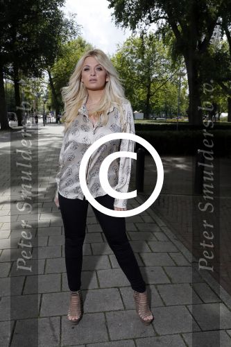 Amsterdam 1 september 2015
Bobbi Eden bij perspresentatie Lulverhalen. Haar vriend Mark Laurenz is er ook bij