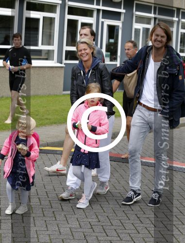 Amsterdam 6 september 2015
ALS Amsterdam City Swim in de grachten van Amsterdam met veel bekende nederlanders.
Boukje v d Pauw met man en kinderen
