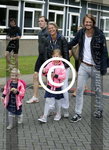 Amsterdam 6 september 2015
ALS Amsterdam City Swim in de grachten van Amsterdam met veel bekende nederlanders.
Boukje v d Pauw met man en kinderen