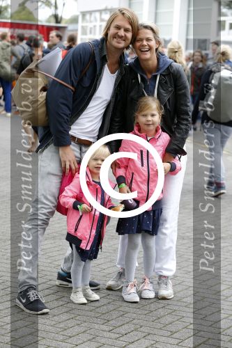 Amsterdam 6 september 2015
ALS Amsterdam City Swim in de grachten van Amsterdam met veel bekende nederlanders.
Boukje v d Pauw met man en kinderen