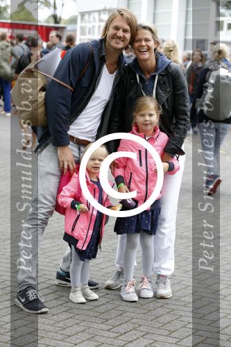 Amsterdam 6 september 2015
ALS Amsterdam City Swim in de grachten van Amsterdam met veel bekende nederlanders.
Boukje v d Pauw met man en kinderen