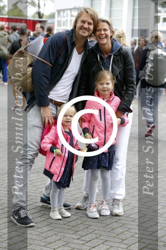 Amsterdam 6 september 2015
ALS Amsterdam City Swim in de grachten van Amsterdam met veel bekende nederlanders.
Boukje v d Pauw met man en kinderen