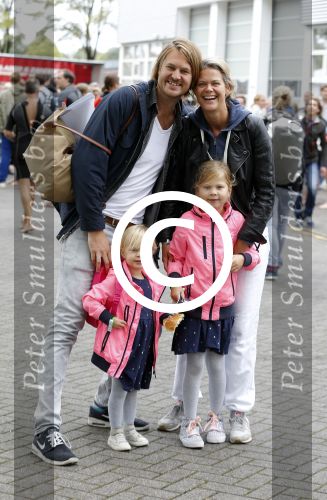 Amsterdam 6 september 2015
ALS Amsterdam City Swim in de grachten van Amsterdam met veel bekende nederlanders.
Boukje v d Pauw met man en kinderen