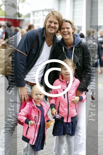 Amsterdam 6 september 2015
ALS Amsterdam City Swim in de grachten van Amsterdam met veel bekende nederlanders.
Boukje v d Pauw met man en kinderen