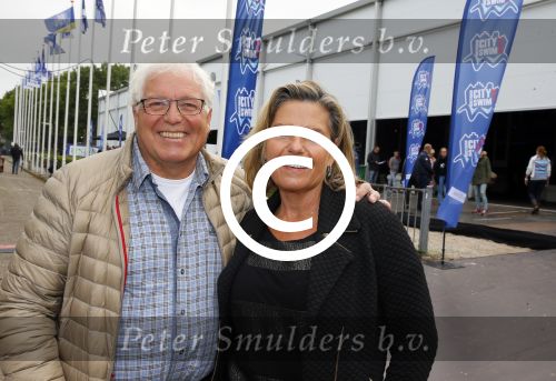 Amsterdam 6 september 2015
ALS Amsterdam City Swim in de grachten van Amsterdam met veel bekende nederlanders.
Pieter v d Hoogenband kwam samen met zijn vriendin Marie Jose Crooijmans. Ouders Pieter Cees Rein