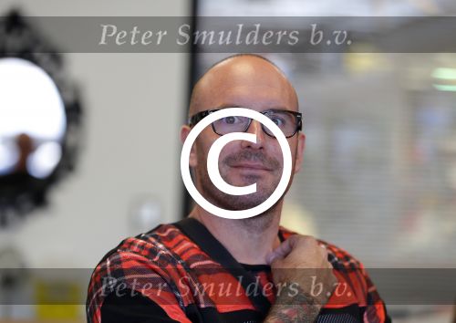 Beverwijk 13 september 2015
Dean Saunders heeft een nieuwe tatooshop geopend op de beverwijkse bazaar. Zijn broer Ben en vader Dean Sr werken er ook.