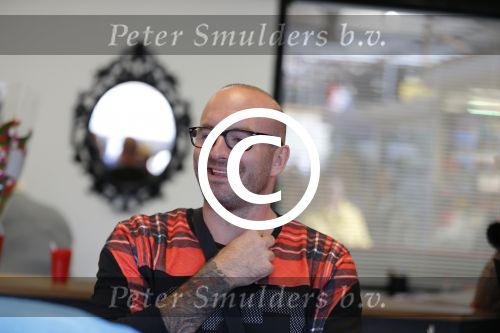 Beverwijk 13 september 2015
Dean Saunders heeft een nieuwe tatooshop geopend op de beverwijkse bazaar. Zijn broer Ben en vader Dean Sr werken er ook.