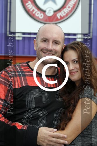 Beverwijk 13 september 2015
Dean Saunders heeft een nieuwe tatooshop geopend op de beverwijkse bazaar. Zijn broer Ben en vader Dean Sr werken er ook. Dean met zijn nieuwe vriendin Dana