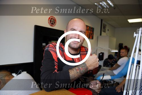 Beverwijk 13 september 2015
Dean Saunders heeft een nieuwe tatooshop geopend op de beverwijkse bazaar. Zijn broer Ben en vader Dean Sr werken er ook.