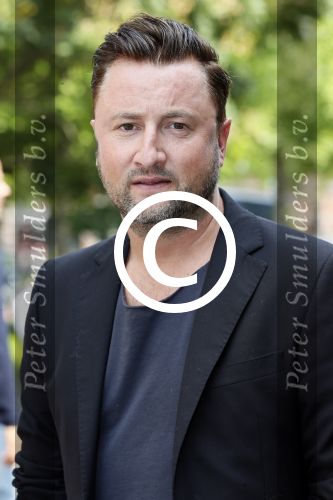 Amsterdam 19 augustus 2015 
Presentatie Expeditie Robinson deelnemers bij de westergasfabriek.. Sharon Doorson, Tim Douwsma, Marian Mudder, Teske de Schepper, Oscar Aerts, Sander Janson, Amara Onwuka, Elle Bandita, Kim Lammers, Kees van der Spek, Wietze de Jager, Klaas van der Eerden, Danny Ghosen, Sandra van Nieuwland, Anna Speller en Jaap Jongbloed met presentatoren Nicolette Kluijver en Dennis Weening