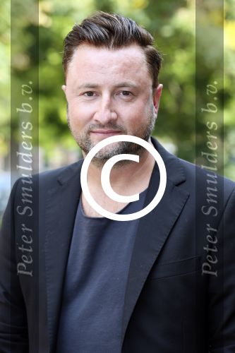 Amsterdam 19 augustus 2015 
Presentatie Expeditie Robinson deelnemers bij de westergasfabriek.. Sharon Doorson, Tim Douwsma, Marian Mudder, Teske de Schepper, Oscar Aerts, Sander Janson, Amara Onwuka, Elle Bandita, Kim Lammers, Kees van der Spek, Wietze de Jager, Klaas van der Eerden, Danny Ghosen, Sandra van Nieuwland, Anna Speller en Jaap Jongbloed met presentatoren Nicolette Kluijver en Dennis Weening