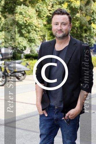 Amsterdam 19 augustus 2015 
Presentatie Expeditie Robinson deelnemers bij de westergasfabriek.. Sharon Doorson, Tim Douwsma, Marian Mudder, Teske de Schepper, Oscar Aerts, Sander Janson, Amara Onwuka, Elle Bandita, Kim Lammers, Kees van der Spek, Wietze de Jager, Klaas van der Eerden, Danny Ghosen, Sandra van Nieuwland, Anna Speller en Jaap Jongbloed met presentatoren Nicolette Kluijver en Dennis Weening