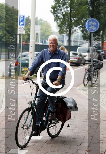 Den Haag 31 augustus 2015
Dolf de Vries op de fiets in Den Haag