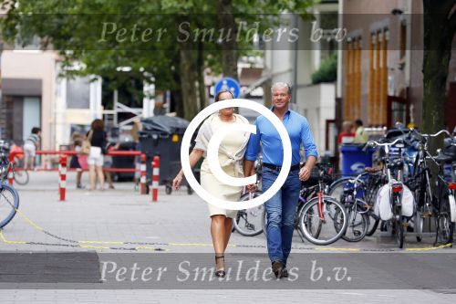 Amsterdam 21 augustus 2015 
Dries en Honoria Roelvink gaan in de nieuwe blushing van Gordon in Amsterdam een koffie drinken.
Dries en Honoria zijn binnenkort 5 jaar getrouwd