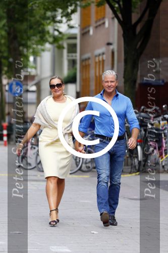 Amsterdam 21 augustus 2015 
Dries en Honoria Roelvink gaan in de nieuwe blushing van Gordon in Amsterdam een koffie drinken.
Dries en Honoria zijn binnenkort 5 jaar getrouwd