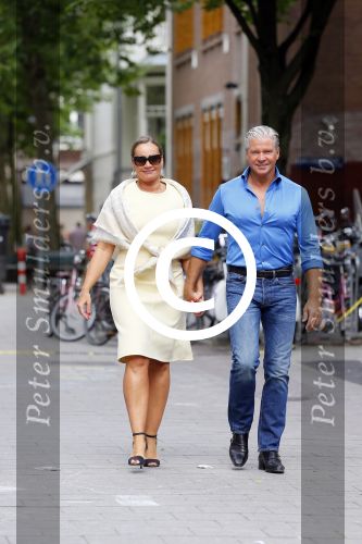 Amsterdam 21 augustus 2015 
Dries en Honoria Roelvink gaan in de nieuwe blushing van Gordon in Amsterdam een koffie drinken.
Dries en Honoria zijn binnenkort 5 jaar getrouwd
