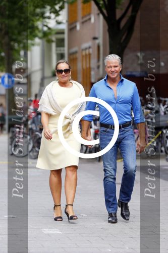 Amsterdam 21 augustus 2015 
Dries en Honoria Roelvink gaan in de nieuwe blushing van Gordon in Amsterdam een koffie drinken.
Dries en Honoria zijn binnenkort 5 jaar getrouwd
