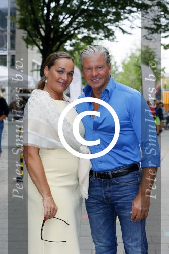 Amsterdam 21 augustus 2015 
Dries en Honoria Roelvink gaan in de nieuwe blushing van Gordon in Amsterdam een koffie drinken.
Dries en Honoria zijn binnenkort 5 jaar getrouwd