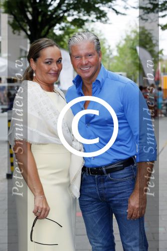 Amsterdam 21 augustus 2015 
Dries en Honoria Roelvink gaan in de nieuwe blushing van Gordon in Amsterdam een koffie drinken.
Dries en Honoria zijn binnenkort 5 jaar getrouwd