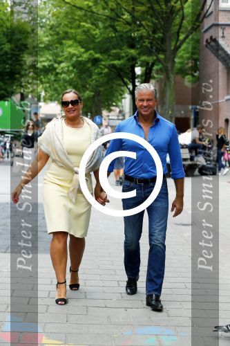 Amsterdam 21 augustus 2015 
Dries en Honoria Roelvink gaan in de nieuwe blushing van Gordon in Amsterdam een koffie drinken.
Dries en Honoria zijn binnenkort 5 jaar getrouwd