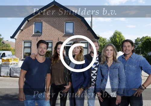 Zoelen 2 september 2015Het team van het RTL4-programma Eigen Huis & Tuin, bestaande uit Thomas Verhoef, Evelyn Struik, Froukje de Both, Tom Groot, Martine Both en Lodewijk Hoekstra.