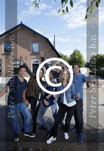 Zoelen 2 september 2015Het team van het RTL4-programma Eigen Huis & Tuin, bestaande uit Thomas Verhoef, Evelyn Struik, Froukje de Both, Tom Groot, Martine Both en Lodewijk Hoekstra.