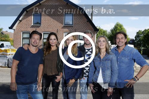 Zoelen 2 september 2015Het team van het RTL4-programma Eigen Huis & Tuin, bestaande uit Thomas Verhoef, Evelyn Struik, Froukje de Both, Tom Groot, Martine Both en Lodewijk Hoekstra.