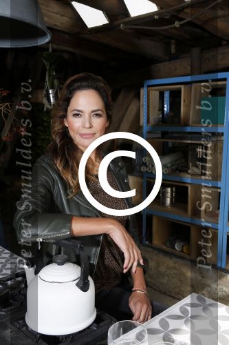 Zoelen 2 september 2015Het team van het RTL4-programma Eigen Huis & Tuin, bestaande uit Thomas Verhoef, Evelyn Struik, Froukje de Both, Tom Groot, Martine Both en Lodewijk Hoekstra.