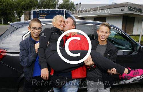 Amsterdam 6 september 2015
ALS Amsterdam City Swim in de grachten van Amsterdam met veel bekende nederlanders.
Mariska Bauer met Frans en zonen Christiaan en Jan