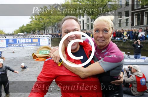 Amsterdam 6 september 2015
ALS Amsterdam City Swim in de grachten van Amsterdam met veel bekende nederlanders.
Mariska Bauer met Frans en zonen Christiaan en Jan