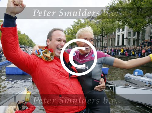 Amsterdam 6 september 2015
ALS Amsterdam City Swim in de grachten van Amsterdam met veel bekende nederlanders.
Mariska Bauer met Frans en zonen Christiaan en Jan