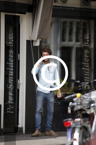 Amsterdam 26 augustus 2015
Freek v Noordwijk (vriend Katja Schuurman) bellend bij restaurant