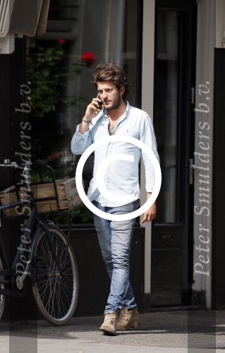 Amsterdam 26 augustus 2015
Freek v Noordwijk (vriend Katja Schuurman) bellend bij restaurant