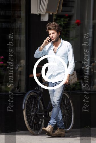 Amsterdam 26 augustus 2015
Freek v Noordwijk (vriend Katja Schuurman) bellend bij restaurant