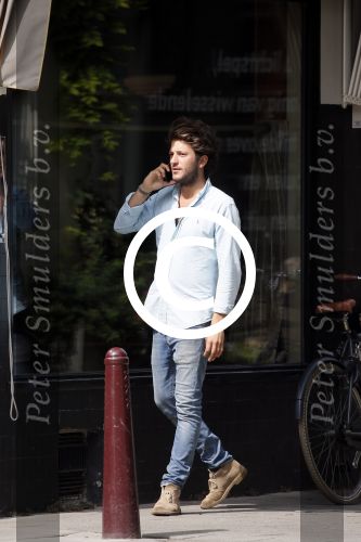 Amsterdam 26 augustus 2015
Freek v Noordwijk (vriend Katja Schuurman) bellend bij restaurant