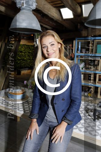Zoelen 2 september 2015Het team van het RTL4-programma Eigen Huis & Tuin, bestaande uit Thomas Verhoef, Evelyn Struik, Froukje de Both, Tom Groot, Martine Both en Lodewijk Hoekstra.