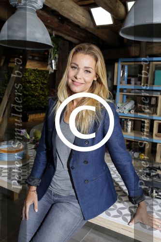 Zoelen 2 september 2015Het team van het RTL4-programma Eigen Huis & Tuin, bestaande uit Thomas Verhoef, Evelyn Struik, Froukje de Both, Tom Groot, Martine Both en Lodewijk Hoekstra.