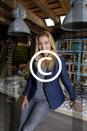 Zoelen 2 september 2015Het team van het RTL4-programma Eigen Huis & Tuin, bestaande uit Thomas Verhoef, Evelyn Struik, Froukje de Both, Tom Groot, Martine Both en Lodewijk Hoekstra.