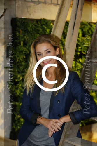 Zoelen 2 september 2015Het team van het RTL4-programma Eigen Huis & Tuin, bestaande uit Thomas Verhoef, Evelyn Struik, Froukje de Both, Tom Groot, Martine Both en Lodewijk Hoekstra.