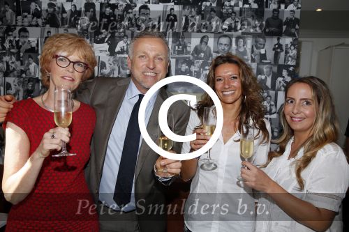 Amsterdam 1 september 2015
Gordon reikt cheque uit aan diabetes fonds in zijn nieuwe zaak blushing in Amsterdam.