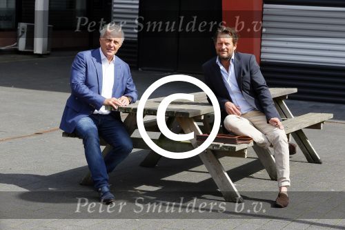 Hilversum 25 augustus 2015
Perspresentatie RTL in studio 21. Huub Stapel met manager Jeroen v Noort