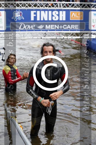 Amsterdam 6 september 2015
ALS Amsterdam City Swim in de grachten van Amsterdam met veel bekende nederlanders.
Jan Joost v Gangelen