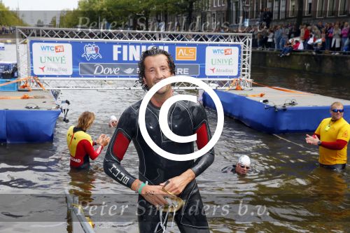 Amsterdam 6 september 2015
ALS Amsterdam City Swim in de grachten van Amsterdam met veel bekende nederlanders.
Jan Joost v Gangelen
